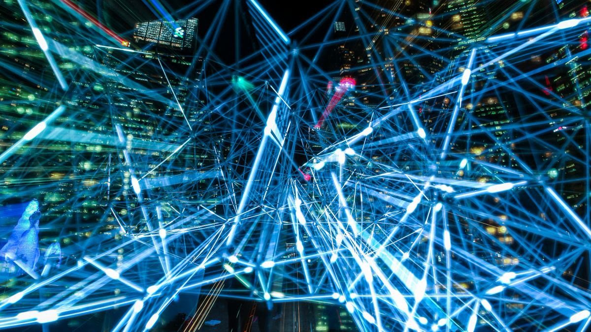 5G ağ altyapısını gösteren dijital bağlantı ve veri merkezi görünümü
