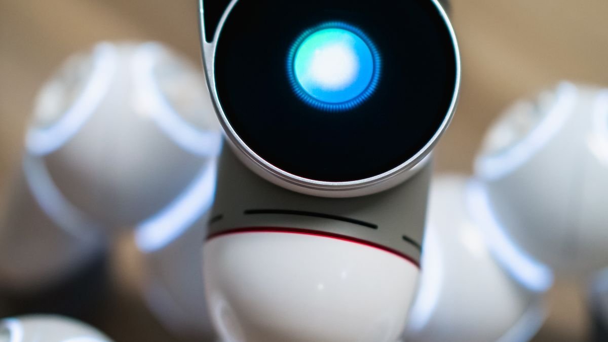 Yapay zeka teknolojisinin iş dünyasındaki somut etkilerini gösteren robot görseli