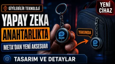 Meta Muse Charm adlı yapay zeka anahtarlığının anahtarlığa ve çantaya takılı hali